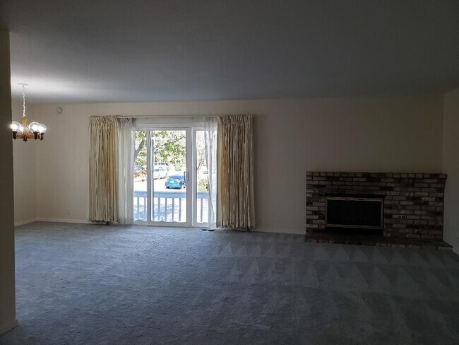 Foto del edificio - West Side Spacious 2 Bedroom 2 Bath