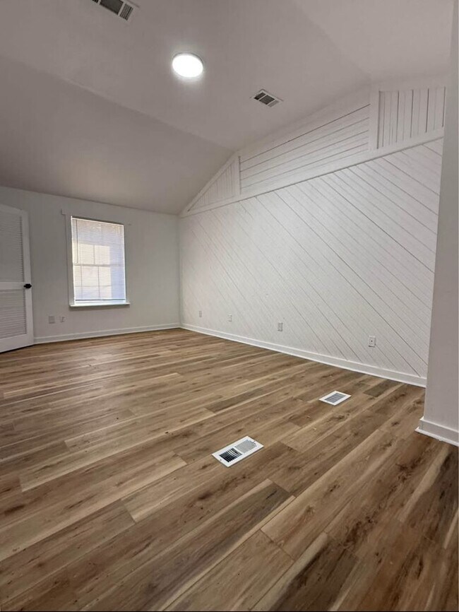 Building Photo - Charming Fully Remodeled 3-Bedroom, 1.5-Bathroom Home in Bryant – Modern Finishes and Large Yard!