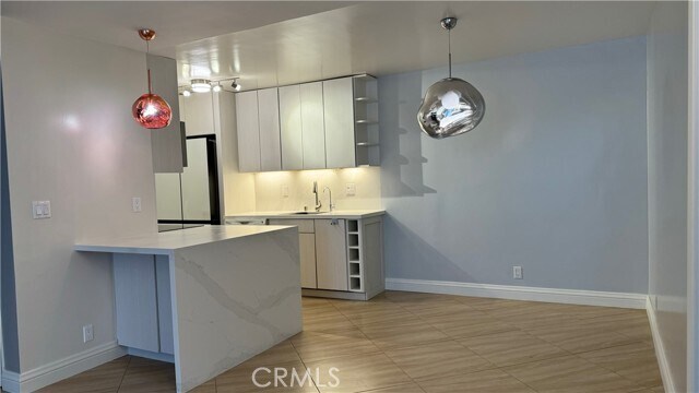 Foto del edificio - 117 S Doheny Dr