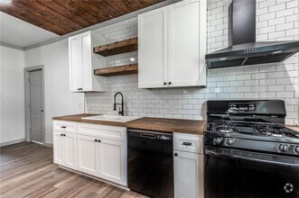 Building Photo - 2611 Summer Ave