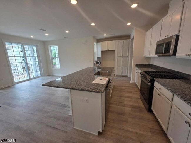 Building Photo - 208 Lavender Wy