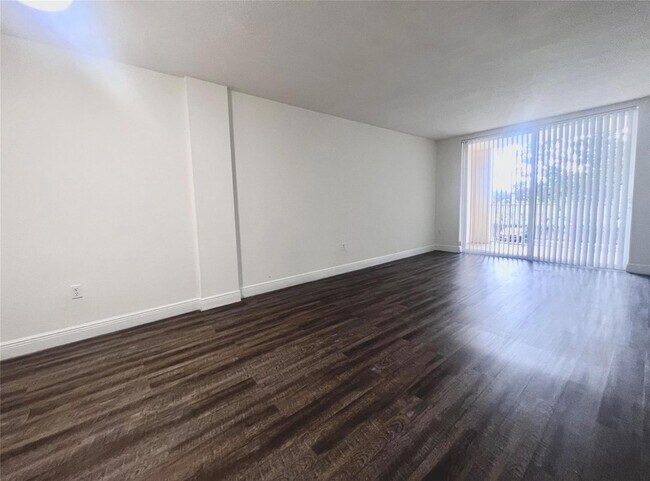 Foto del edificio - 2580 NW 56th Ave