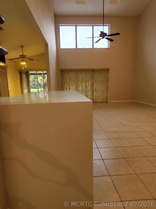 Foto del edificio - 7342 Pinewalk Dr S
