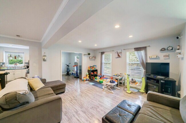 Foto del edificio - 7632 Surreywood Plz