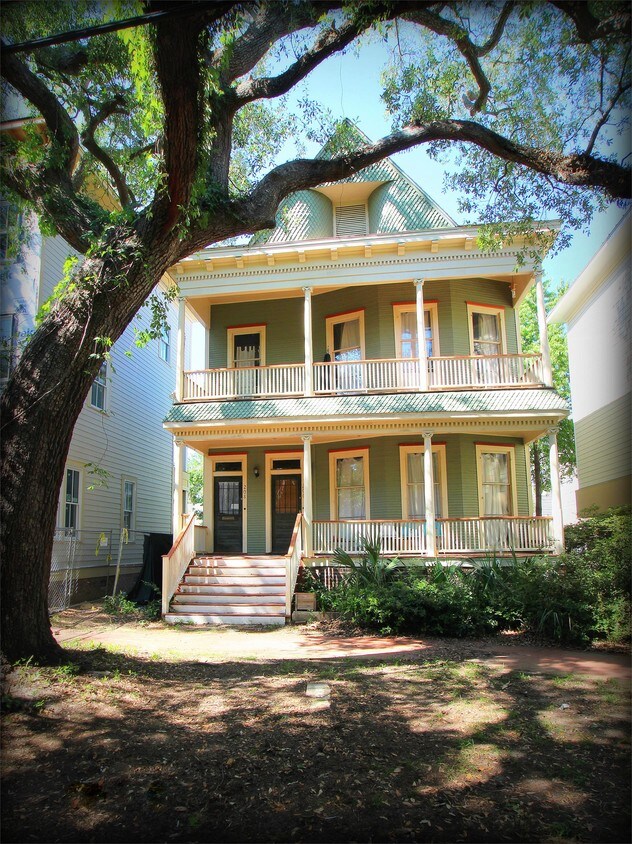 208 W St, Savannah, GA 31401 Townhome Rentals in Savannah GA