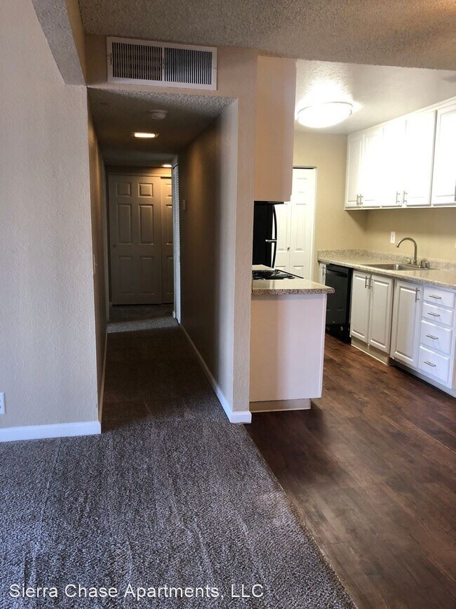 Building Photo - 2 br, 1 bath Apartment - Legacy Park Apart...