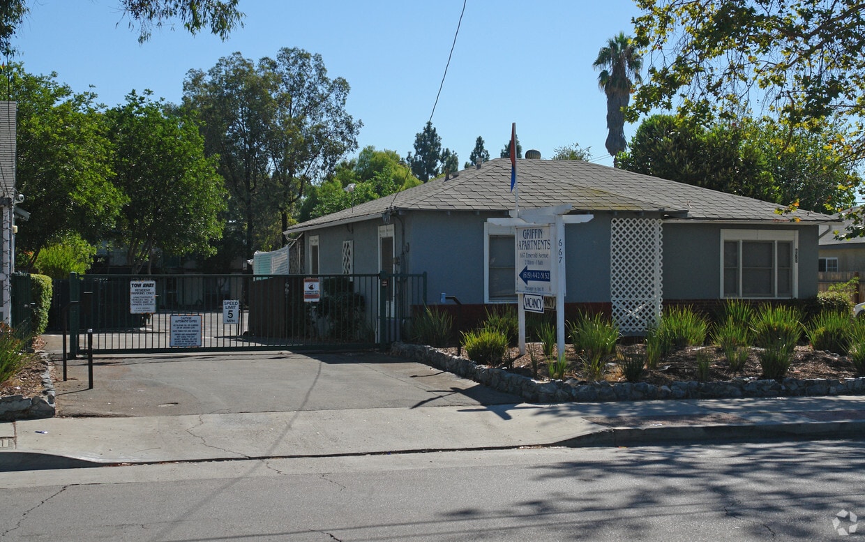 Building Photo - Oasis Del Sol fka Griffin Apartments