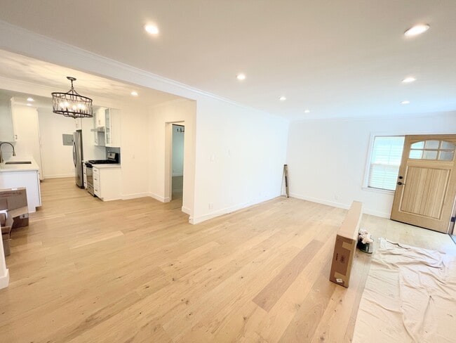 Building Photo - 3047 Perlita Ave