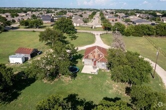 Building Photo - 2011 S Westmoreland Rd