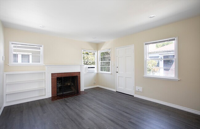 Building Photo - 1801 Huntington Dr