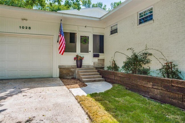 Building Photo - 1028 Tipperary Dr