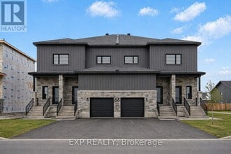 Building Photo - 440 Falcon Ln