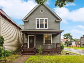 Building Photo - 1134 Lincoln St NE Building Photo - 1134 Lincoln St NE