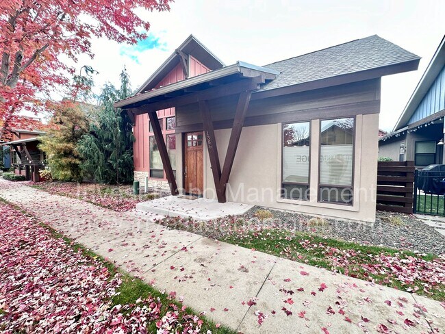 Foto del edificio - Rarely available in the most preferred River District! Available July 2026