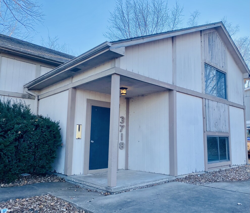 3718 Woodawn Terrace - 3718 Woodlawn Ter