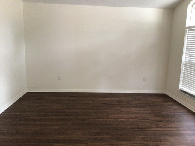 Building Photo - 715 Somerstone Dr