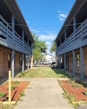 Building Photo - 810 N Lincoln St