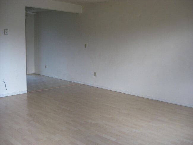Building Photo - 2-Bedroom Townhouse in South Corvallis!