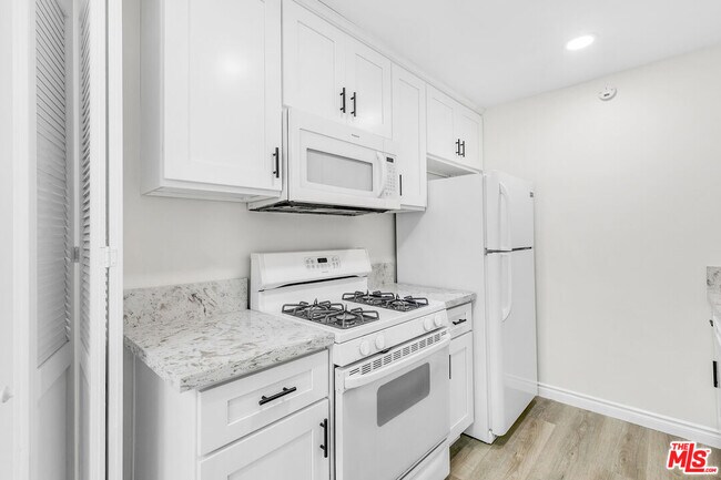 Foto del edificio - 10634 Holman Ave