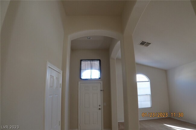 Foto del edificio - 2921 Mastercraft Ave