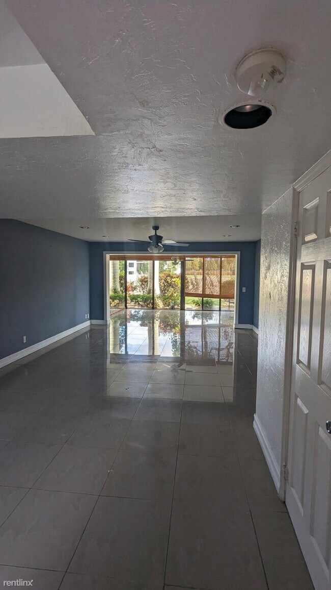 Building Photo - 3 br, 2.5 bath House - 4360 Fountains Dr #...