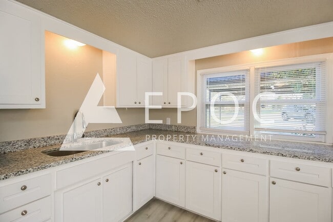 Foto del edificio - 9813 NE 10th St