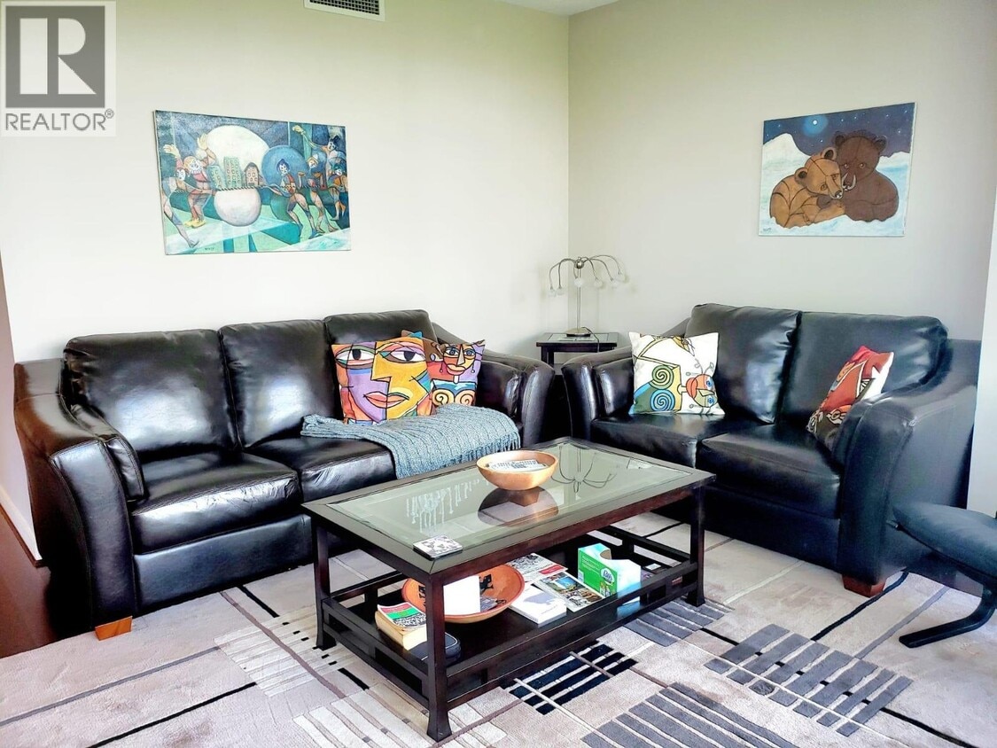 Photo principale - 638 Beach Crescent