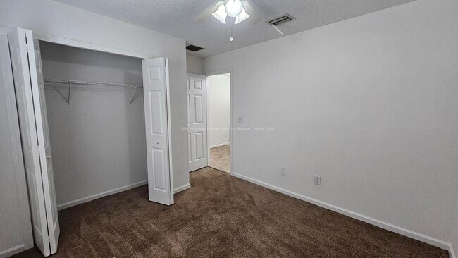 Foto del edificio - 9453 Thorn Glen Rd