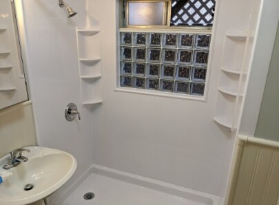 Building Photo - This Charming 1 Bed/1 Bath is All You!