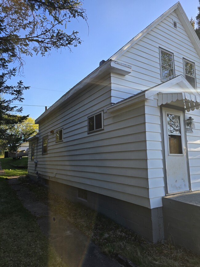 Building Photo - 1024 Heights St