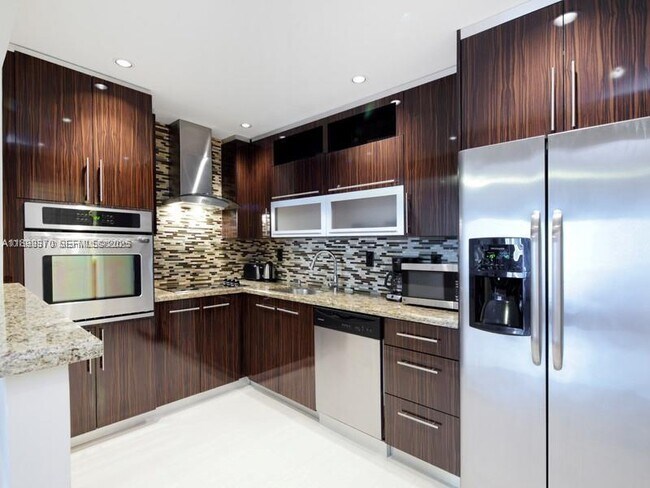 Foto del edificio - 19390 Collins Ave