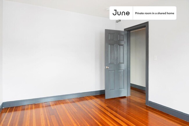 Foto del edificio - Private bedroom in 4 bed/2 bath Home