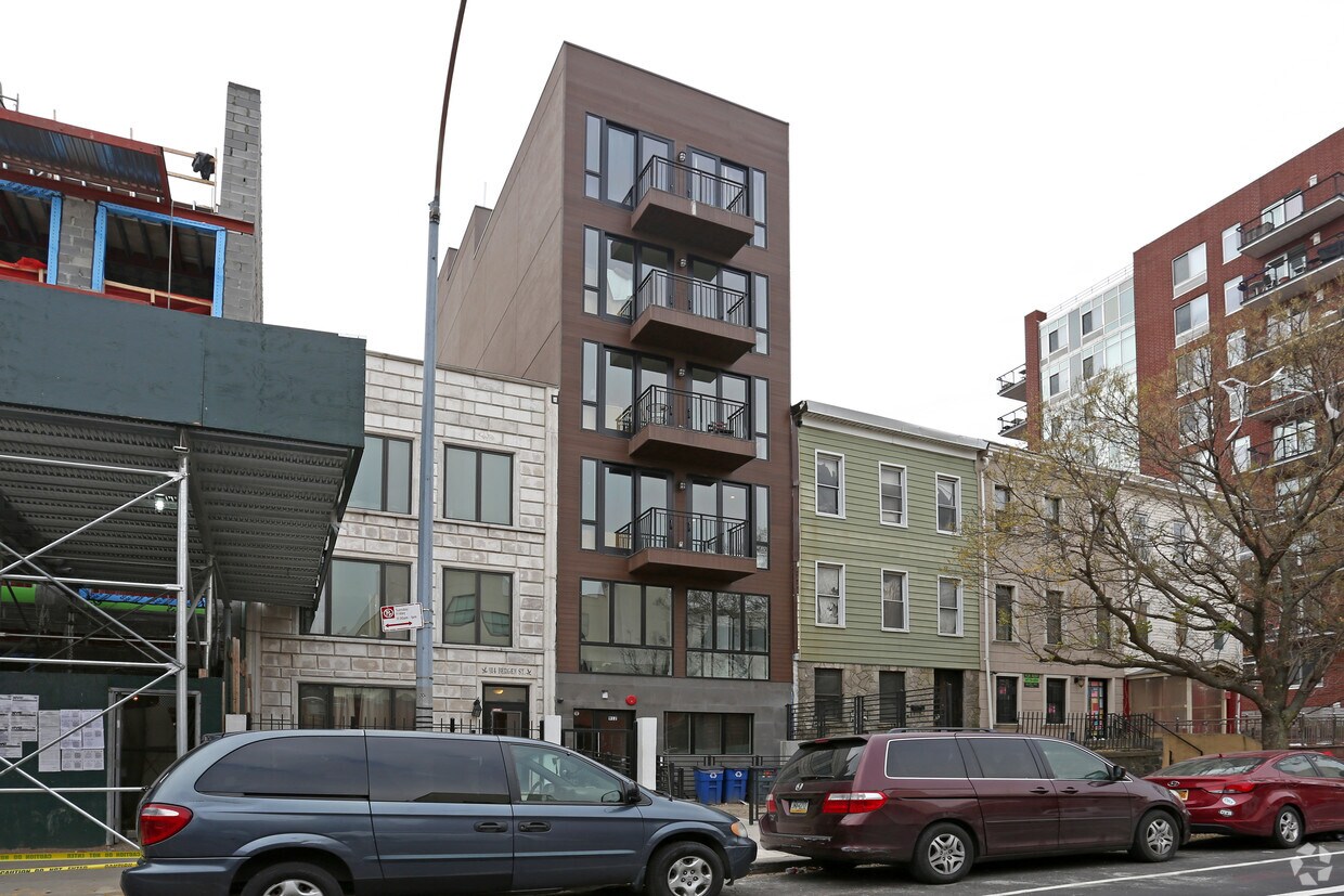 Foto principal - 912 Bergen St