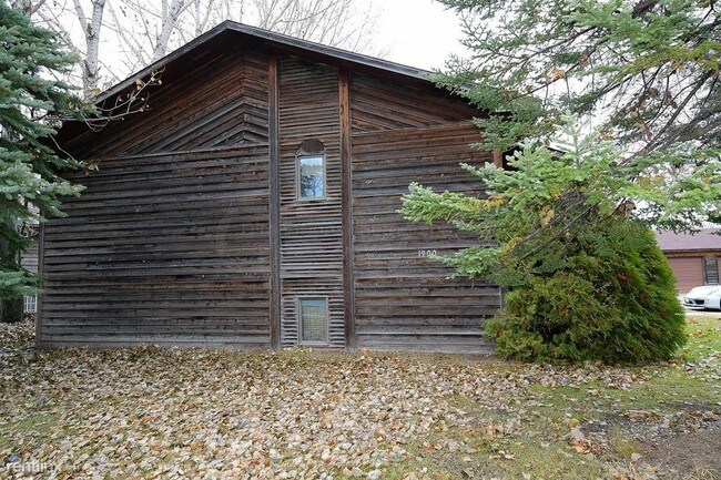 Building Photo - 1900 28th Ave S