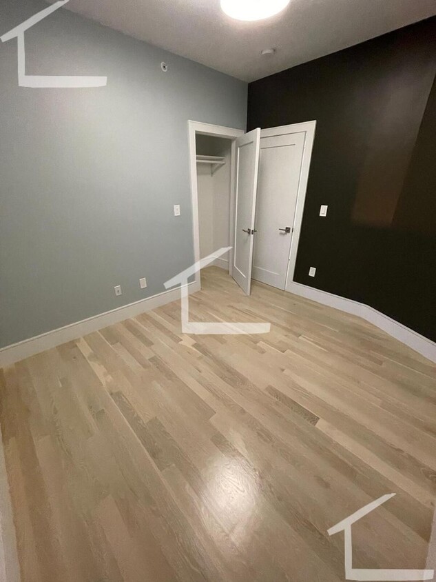 Primary Photo - Huge 3 bed in Washington square