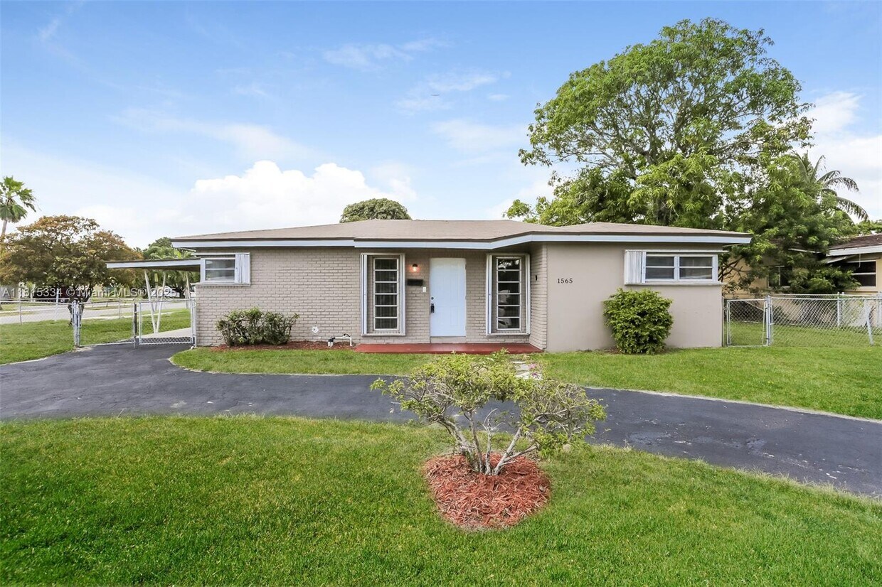 Foto principal - 1565 NW 6th Ave