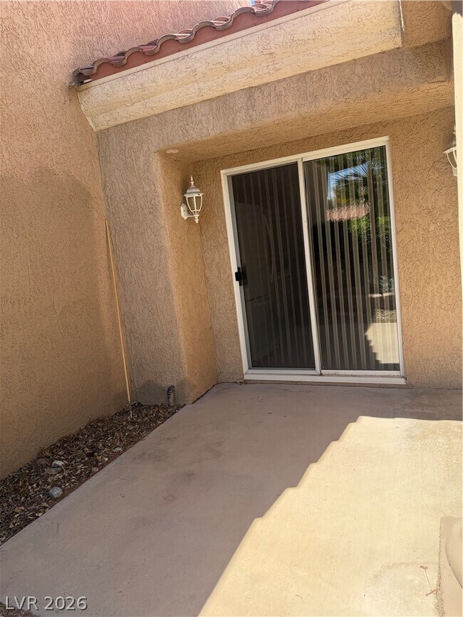 Building Photo - 2425 Showcase Dr