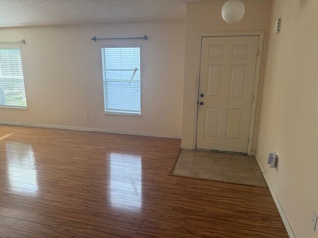 Foto del edificio - 2065 Whispering Trails Blvd