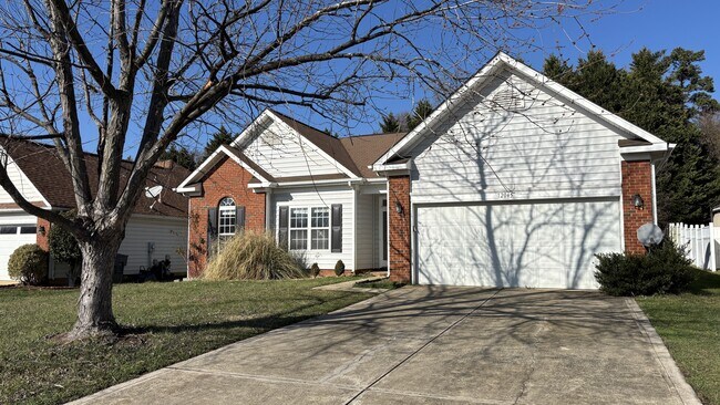 Foto del edificio - 12045 Evergreen Hollow Dr