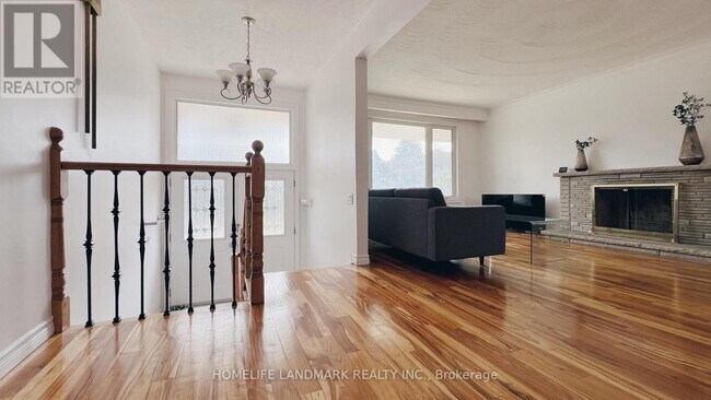 Building Photo - 10 Silverview Dr