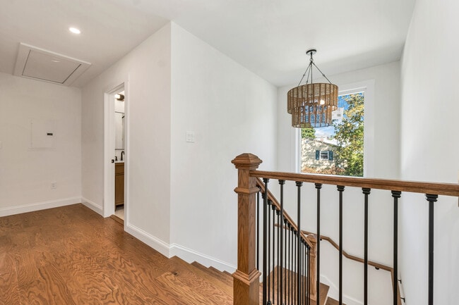 Building Photo - 60 Horne St