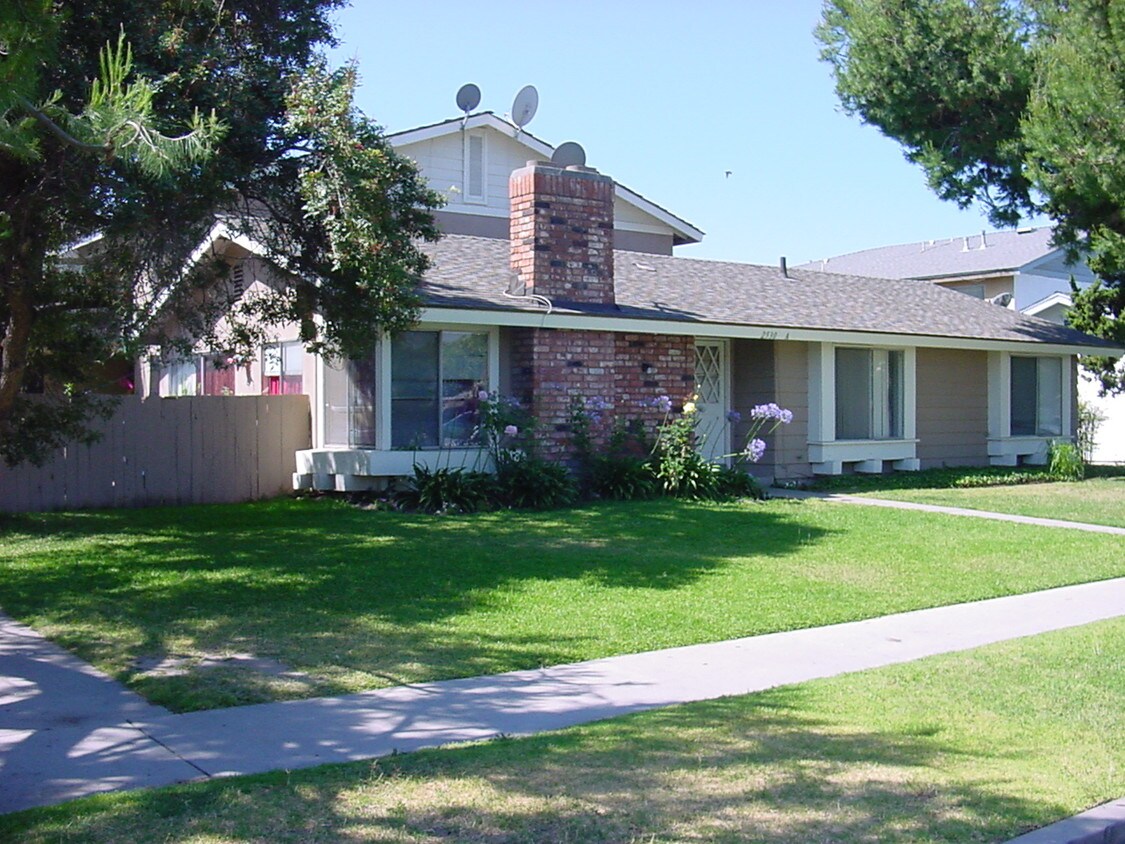 Building Photo - 2530 E Park Ln