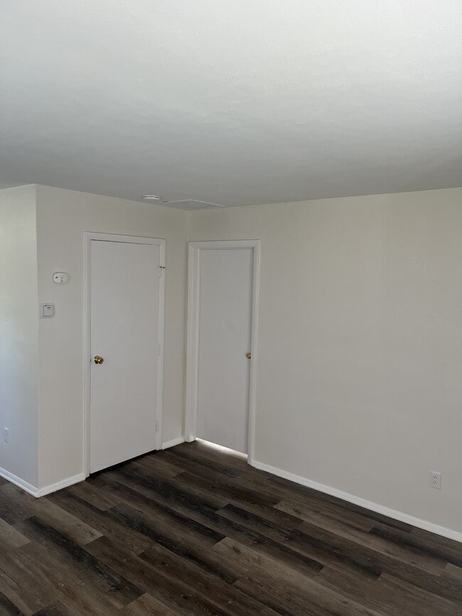 Building Photo - 256 S Harbine Ave