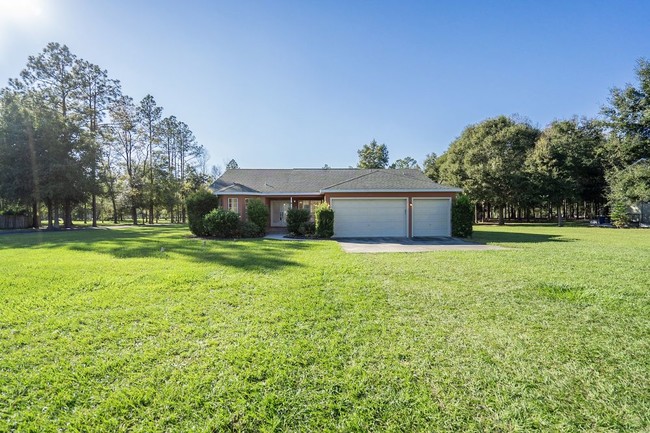 Building Photo - Captivating Rural home on 3 acres of land