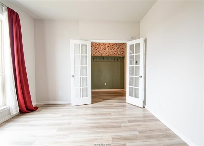 Foto del edificio - 6375 Darlington Ave