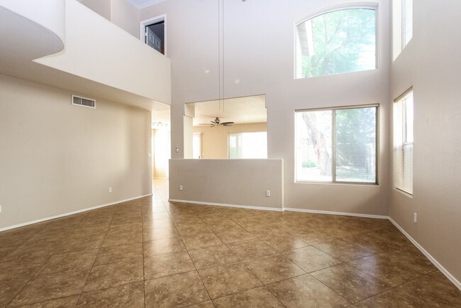 Building Photo - 1226 E Helena Dr