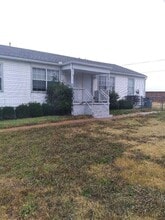 Building Photo - 1177 NW Ozmun Ave