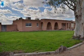 Building Photo - 931 W Martin Rd