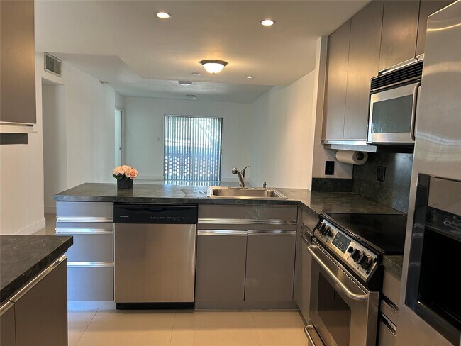 Foto del edificio - 2800 NE 14th Street Causeway