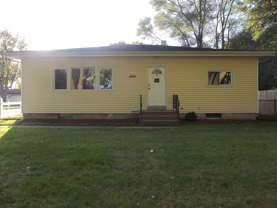 1916 S Stockman Rd, Mount Pleasant, MI 48858 House Rental in Mount